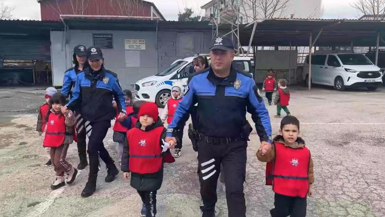 Anaokulu öğrenci emniyeti ziyaret etti