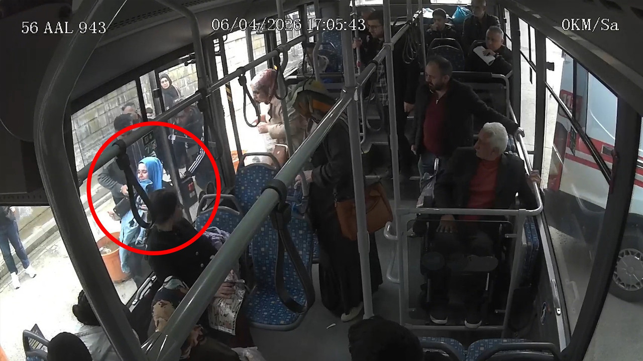 Belediye otobüsünde can pazarı: Dörtlüleri yaktı acile sürdü