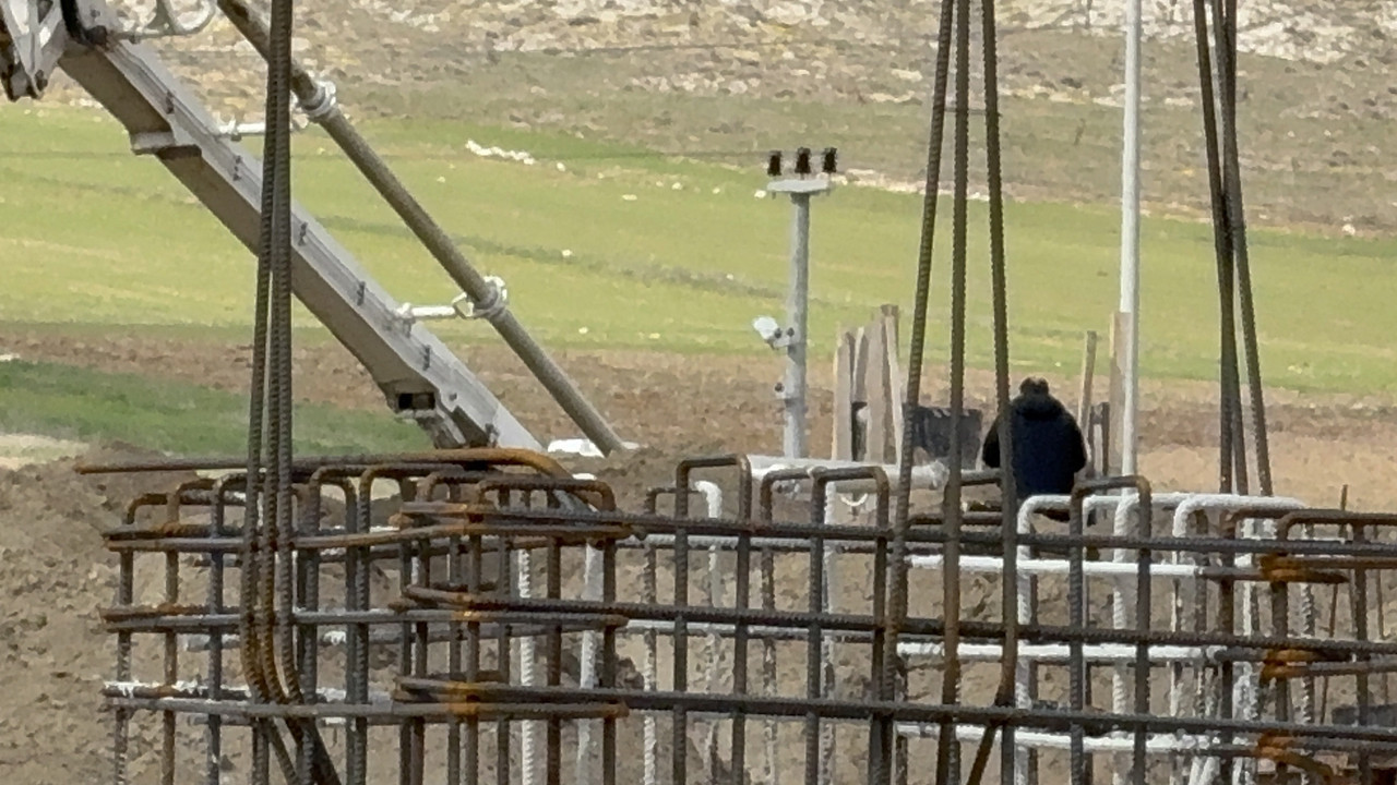 Sivas'ta şantiyede feci kaza: İşçi kalıbın içine düştü