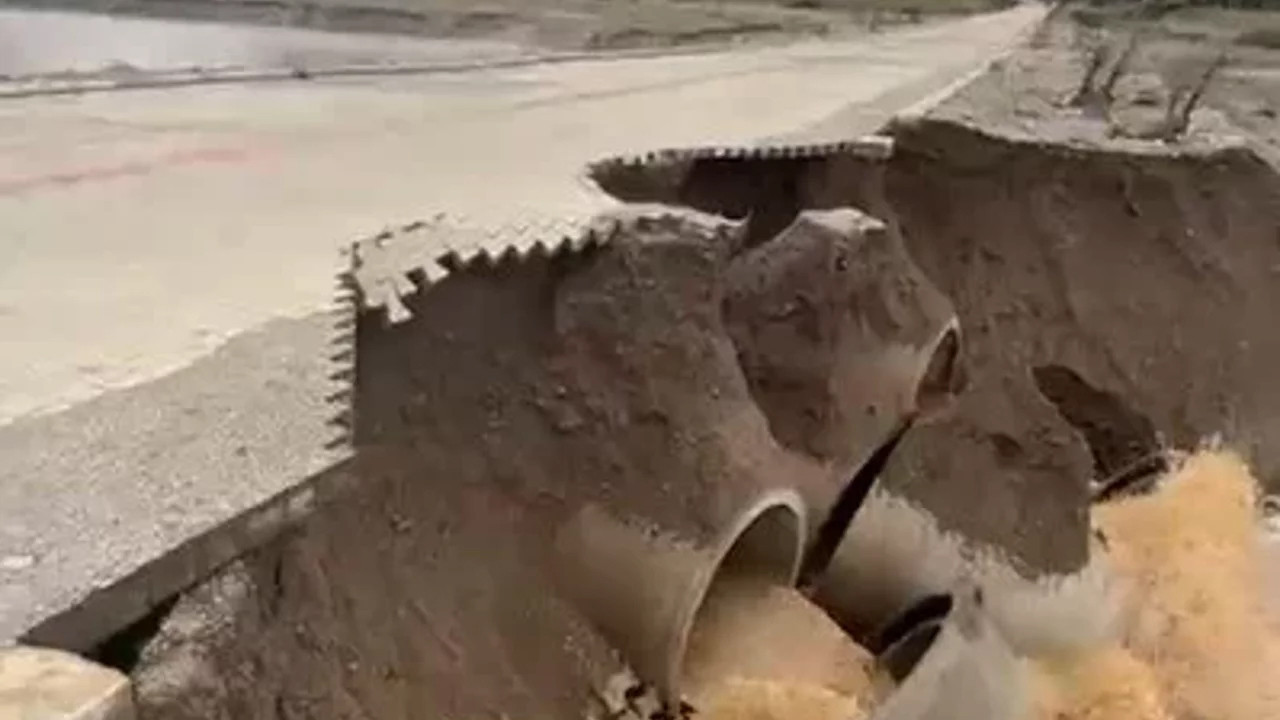 Akdağ Tabiat Parkı’ndaki yol aşırı yağıştan çöktü