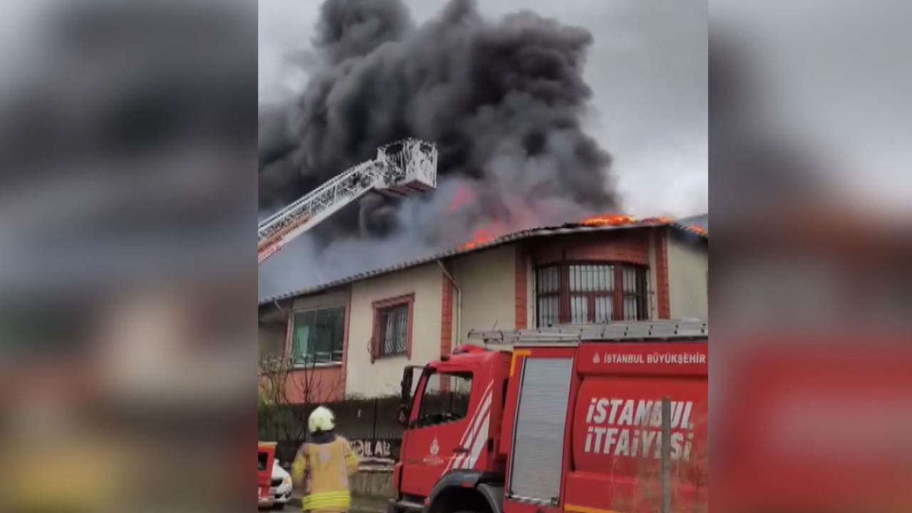 Dumanlar gökyüzünü kapladı: Sultanbeyli’de alevler binayı sardı