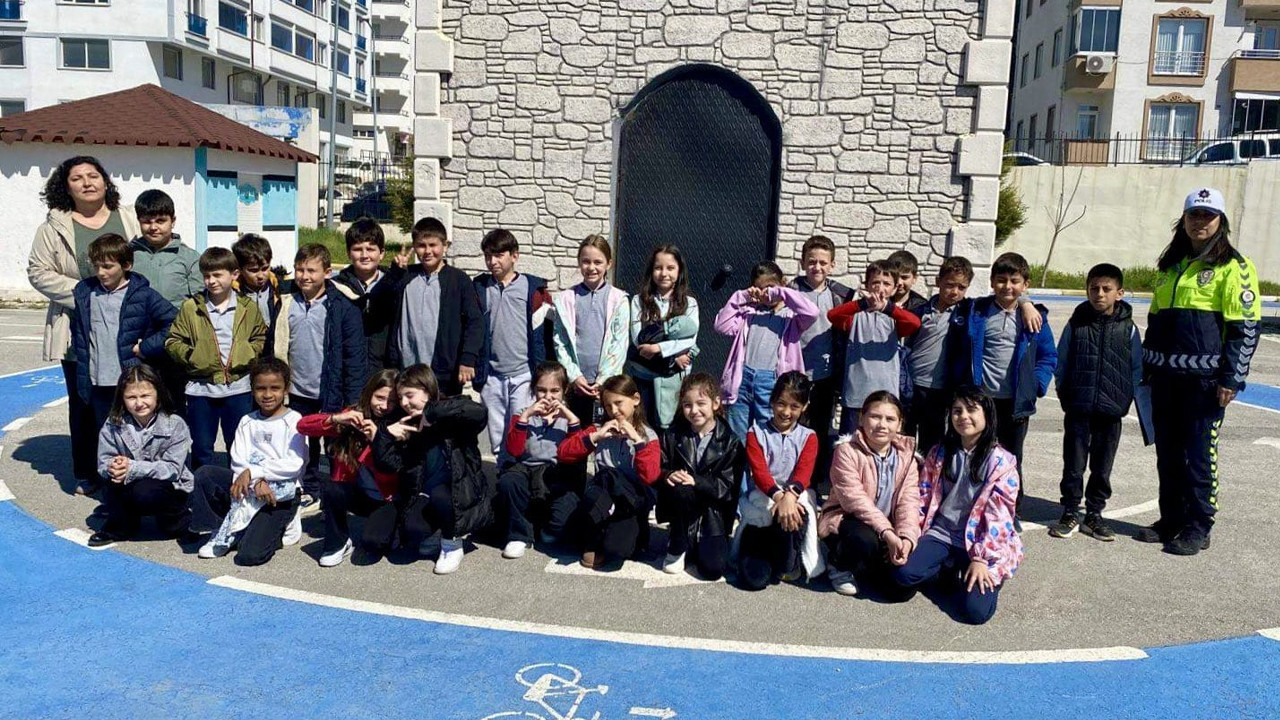 Ertuğrulgazi İlkokulu öğrencilerine Trafik Eğitim Park’ında uygulamalı eğitim verildi