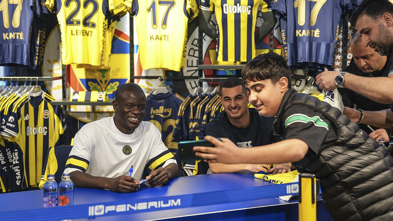 Fenerbahçe'de Kante ve Levent Mercan taraftarlarla buluştu