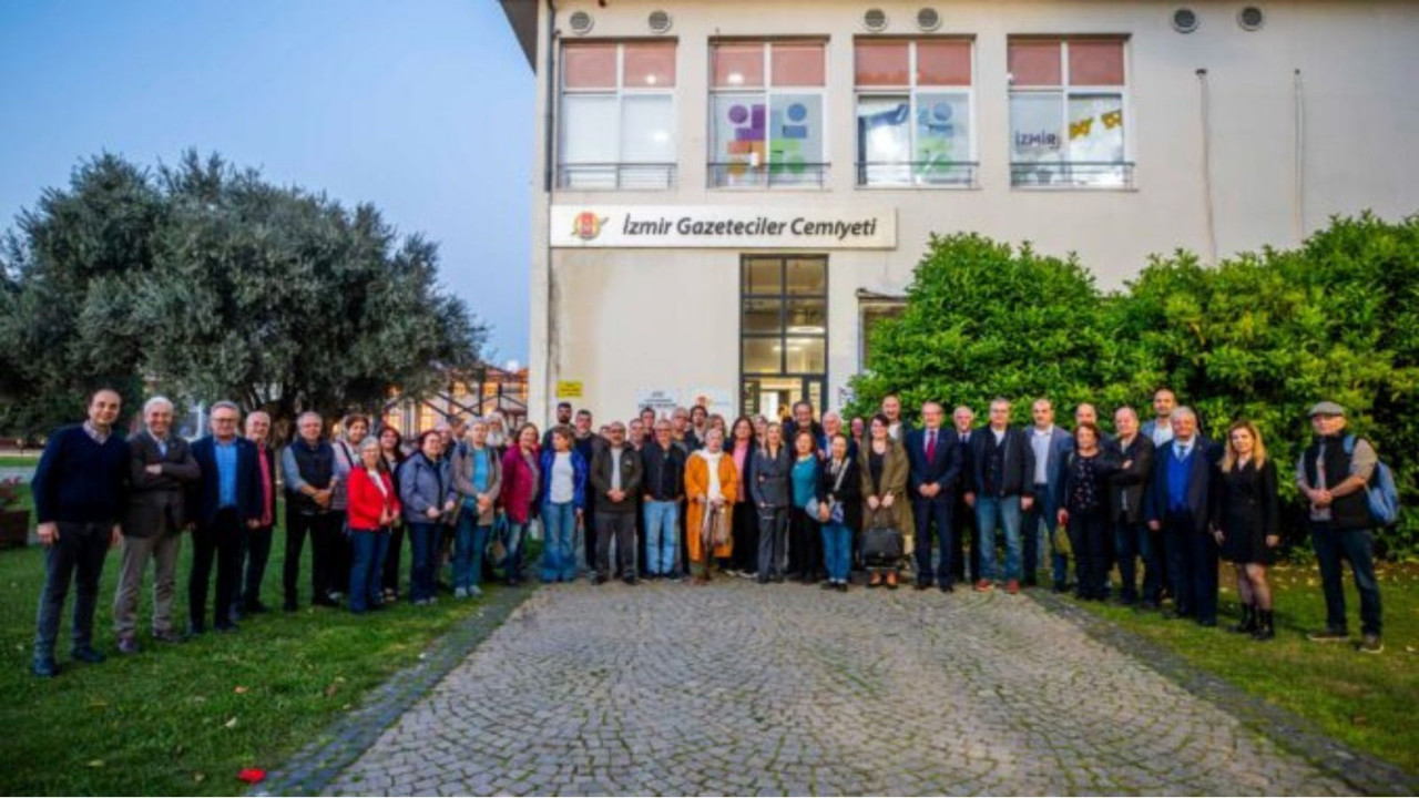 İzmir’de ‘Onur’ kürsüsü: Satılmayan kalemlerin kırılmayan direnişi