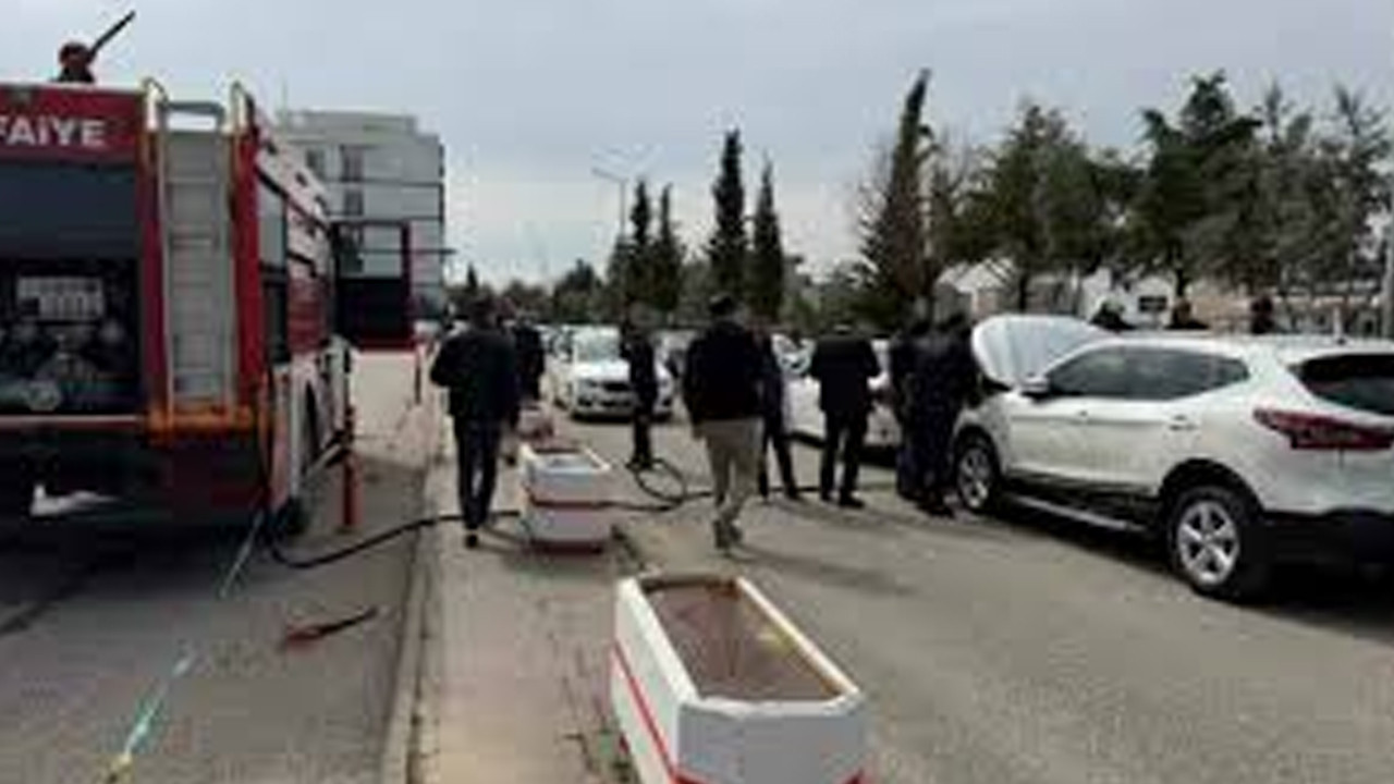 Park halindeki otomobilden dumanlar yükseldi