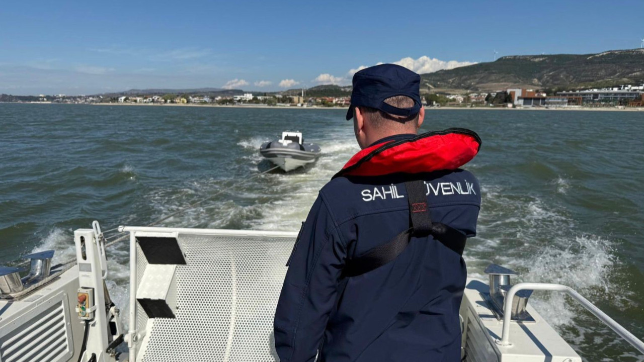 Çanakkale'de lastik bot sürüklendi: 3 kişi kurtarıldı