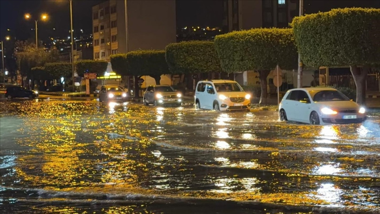 Hatay'da sağanak günlük yaşamı olumsuz etkiledi