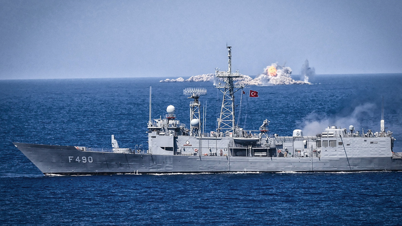 Hedefler bir bir yok edildi: Mavi Vatan’da nefes kesen tatbikat