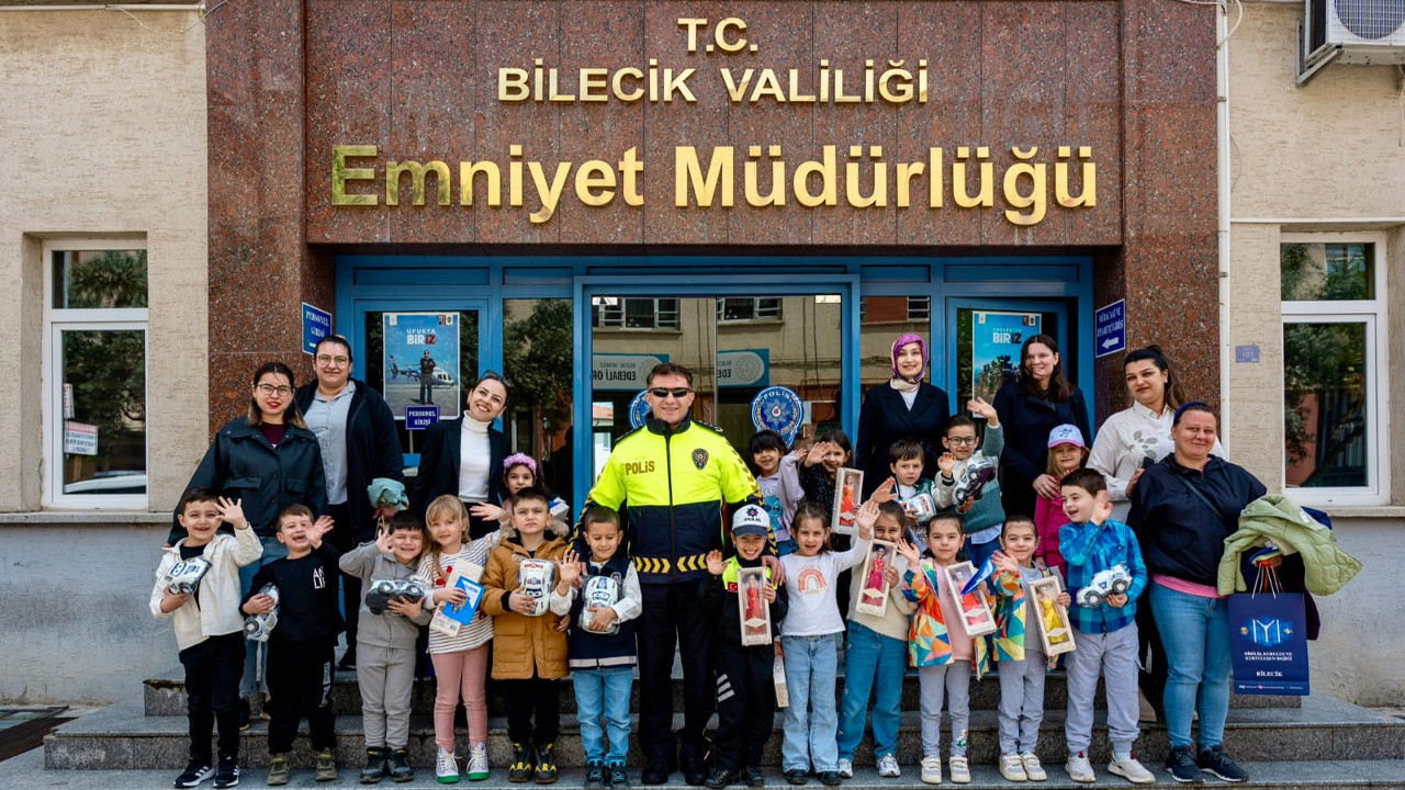 Anaokulu öğrencilerinden Polis Bayramı kutlaması