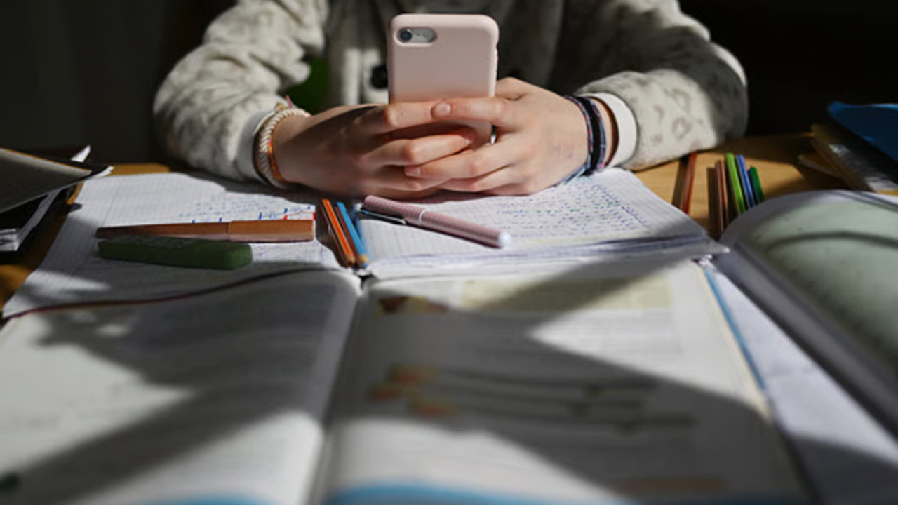 Avrupalıların büyük çoğunluğu çocukların sosyal medya kullanımının sınırlanmasını destekliyor