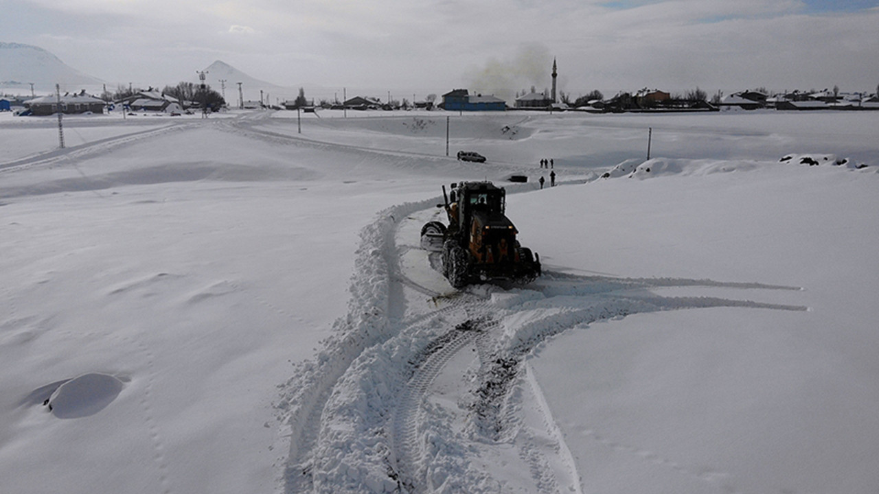 Doğu’da kar esareti: Erzurum ve Erzincan’da 37 yerleşim yolu kapandı