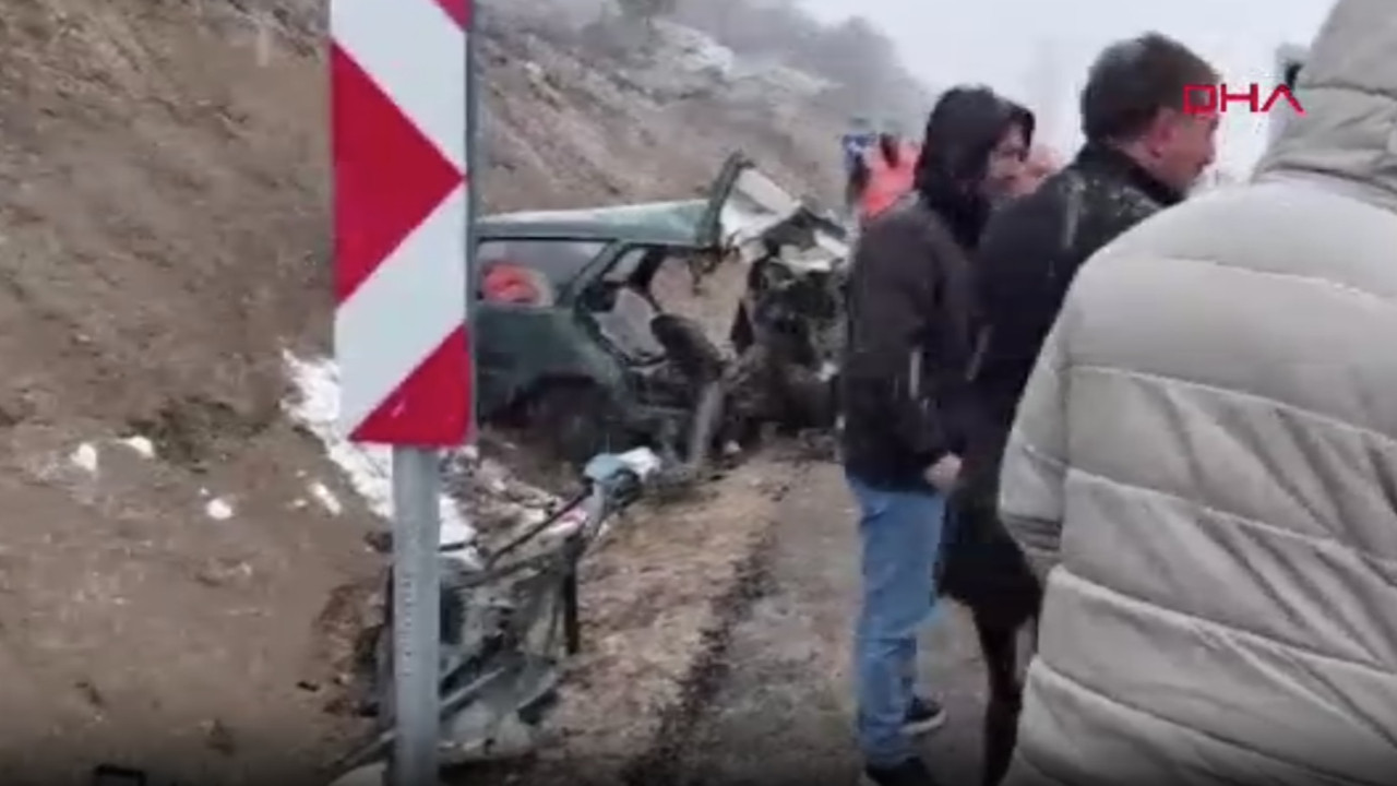 Gümüşhane’de öğretmen servisi ile otomobil çarpıştı: 1 ölü, 9 yaralı