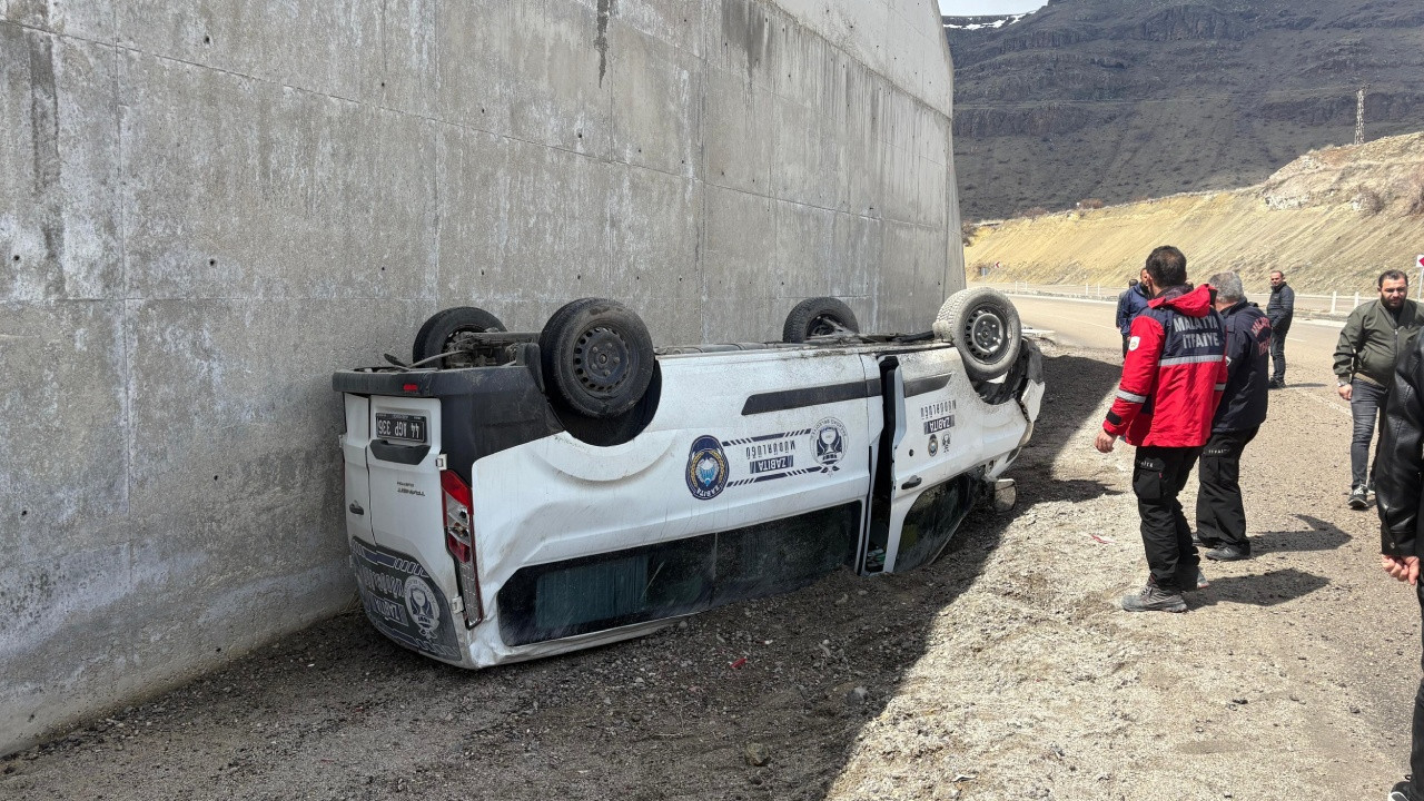 Kontrolde çıkan araç devrildi: 1 yaralı