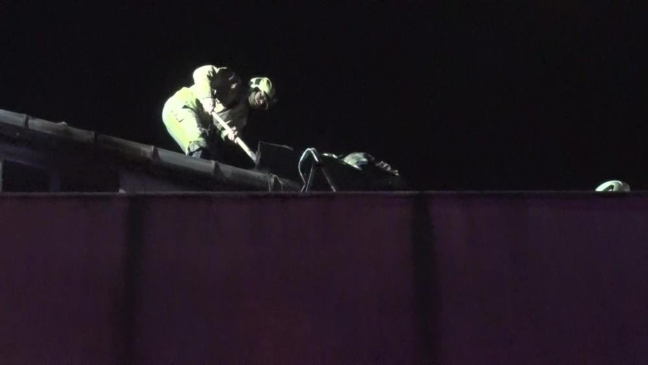 Küçükçekmece’de otel yangını: Mahsur kalan iki kişi kurtarıldı