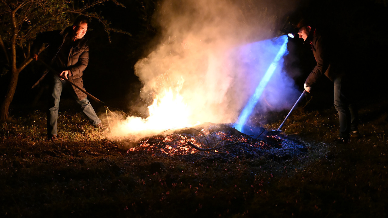 Sabaha kadar ateş yaktılar: Manisalı üreticiler bademleri korumak için nöbet tutular