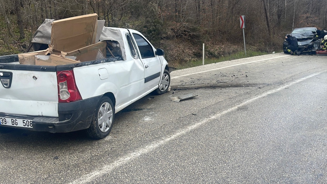 Tekirdağ'da kamyonet ile otomobil çarpıştı: 4 yaralı