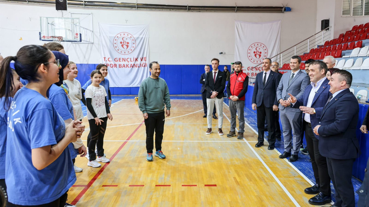Vali Sözer stadyum inşaatında incelemelerde bulundu