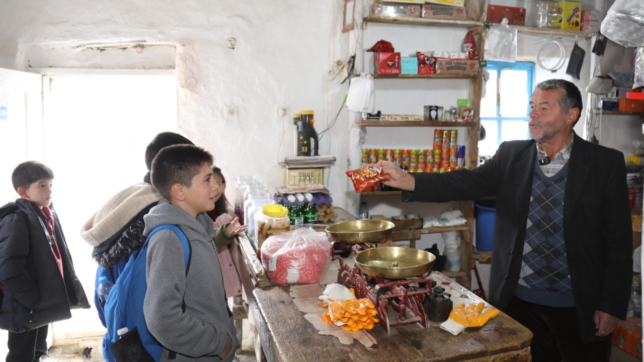 Zamana direnen asırlık miras: 100 yaşındaki bakkal