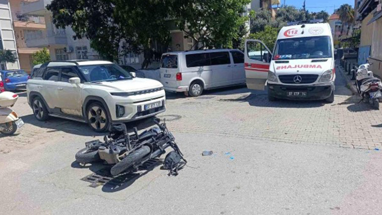 Antalya’da motosiklet ile otomobil çarpıştı: 1 yaralı