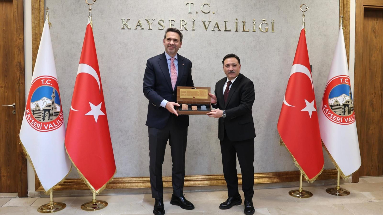 Bakan Bayraktar Vali Çiçek’i ziyaret etti