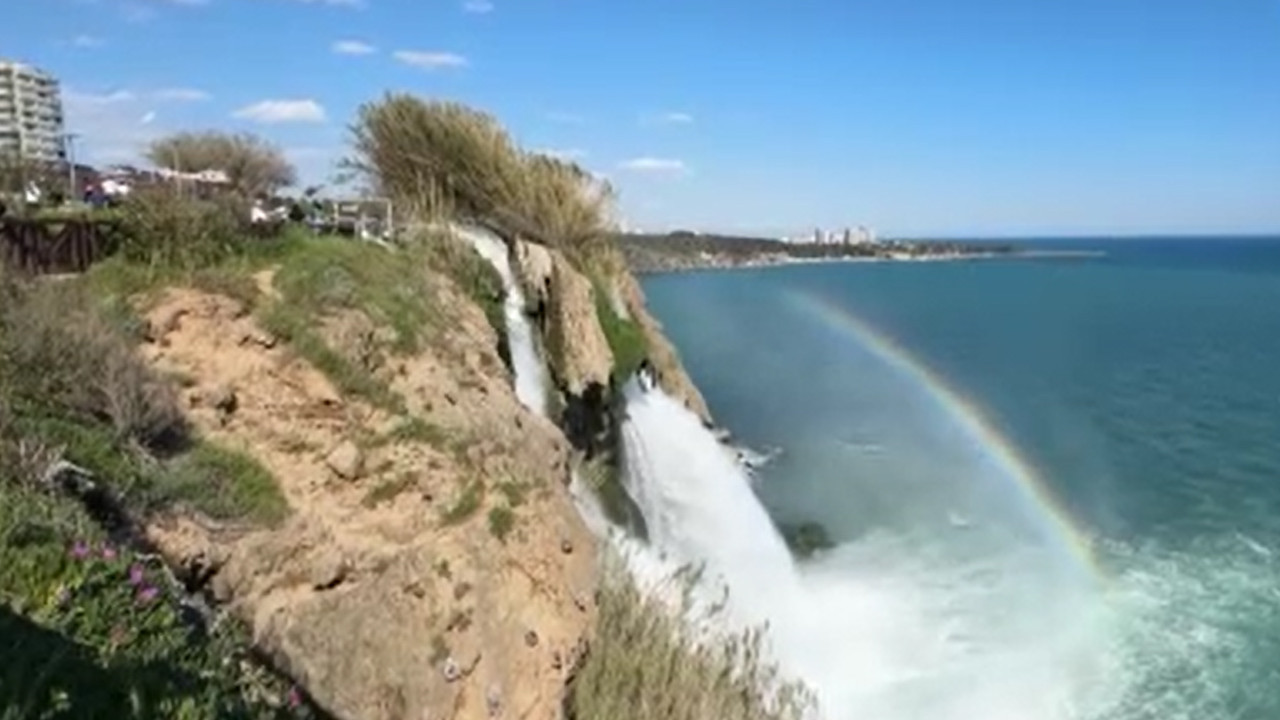 Herkes o anı bekledi: Akdeniz’in kalbinde Gökkuşağı şöleni