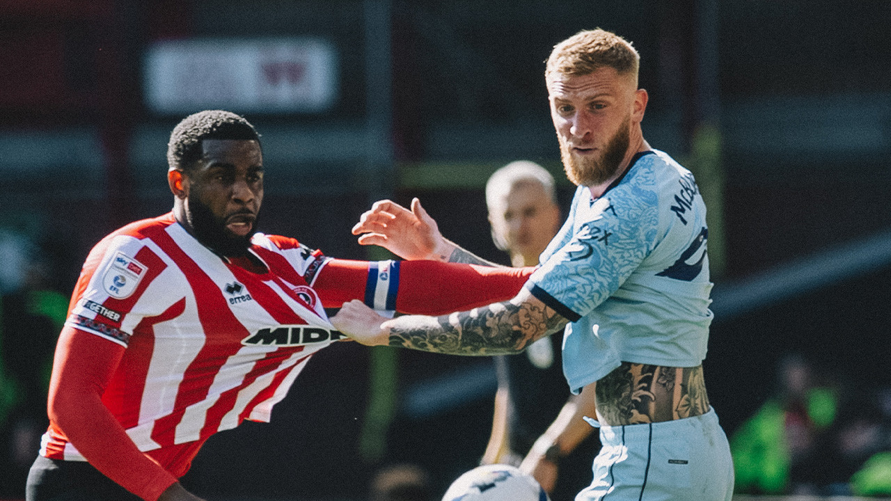 Hull City önde götürdüğü maçı son dakika golleriyle kaybetti