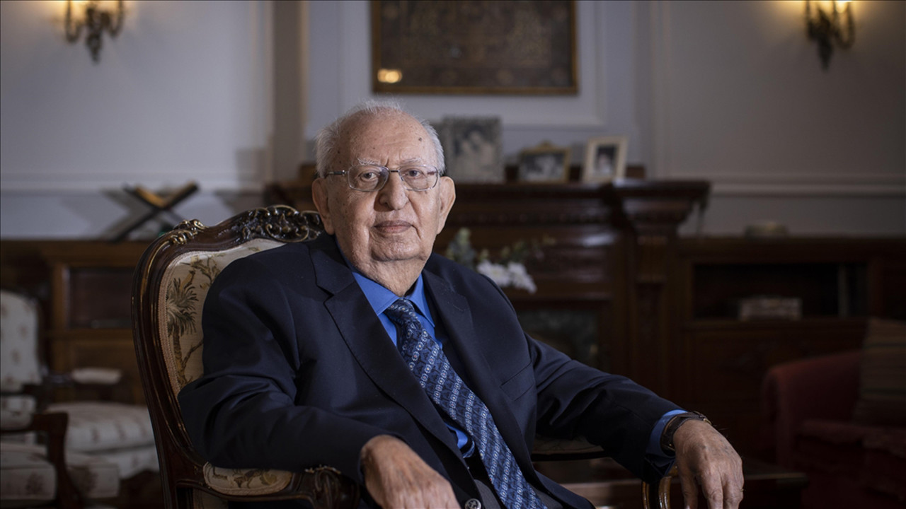 Hüsamettin Cindoruk kimdir?