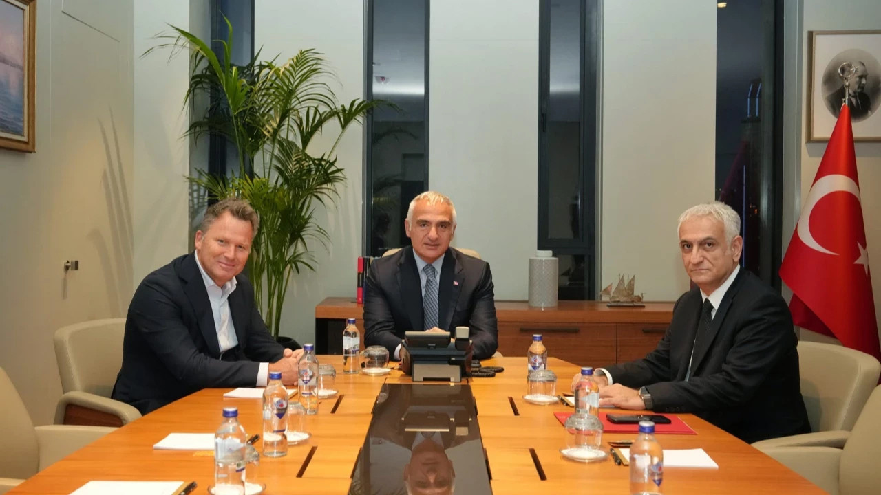 Kültür ve Turizm Bakanı Ersoy, Almanya ve İngiltere'deki tur operatörleriyle görüştü