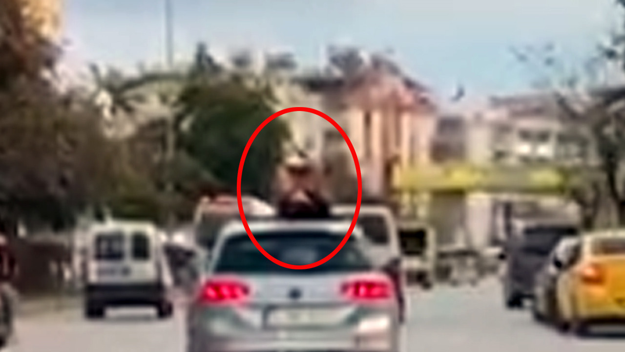 Kadın aracın üstüne çıkıp çılgınca dans etti