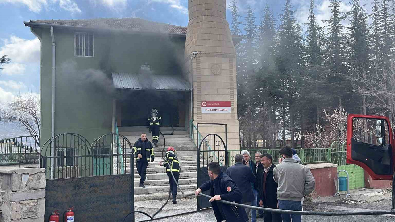 Niğde’deki camide çıkan yangın hasara neden oldu