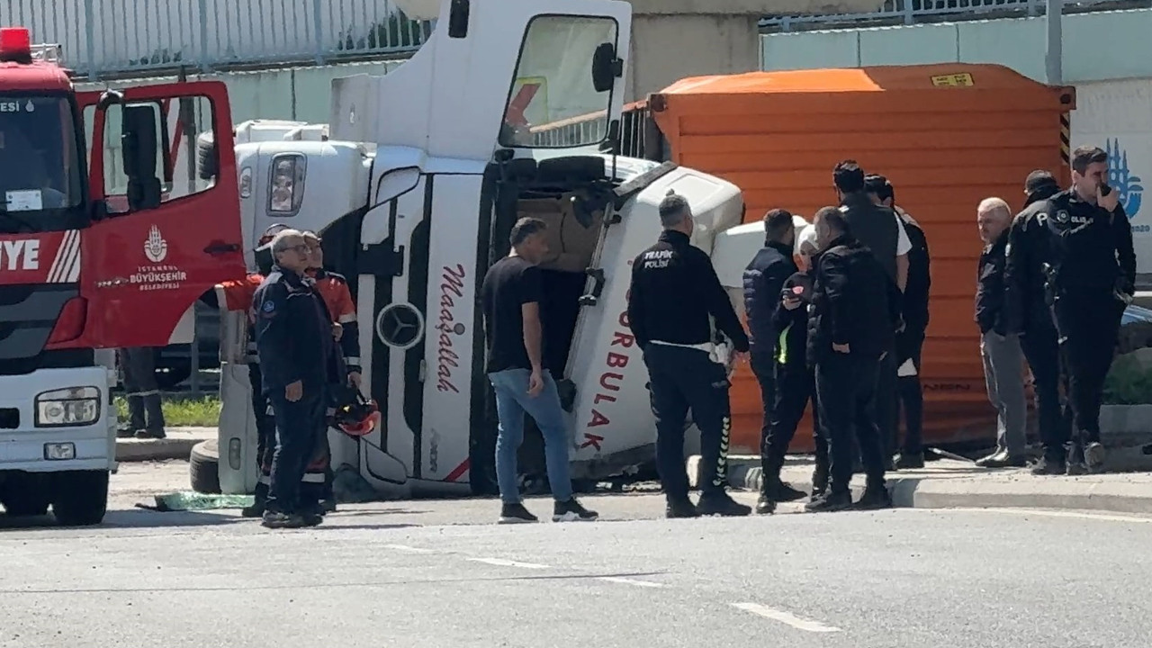 Virajı alamayan TIR devrildi: Sürücü kabine sıkıştı: Avcılarda korku dolu anlar