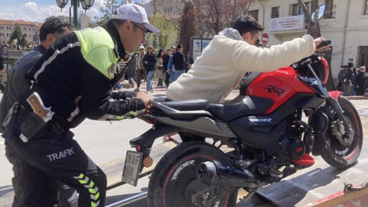 Gürültülü egzoz kullanan motosikletliye 16 bin 329 TL ceza