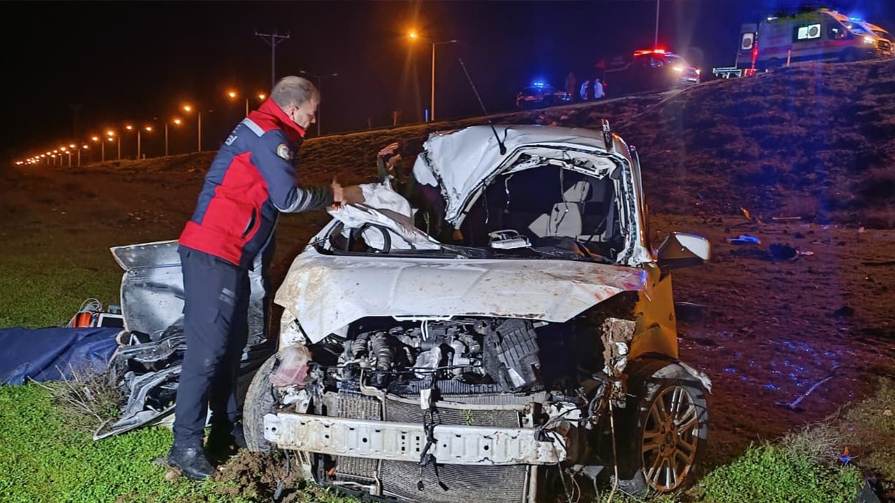 Hafif ticari araç şarampole yuvarlandı