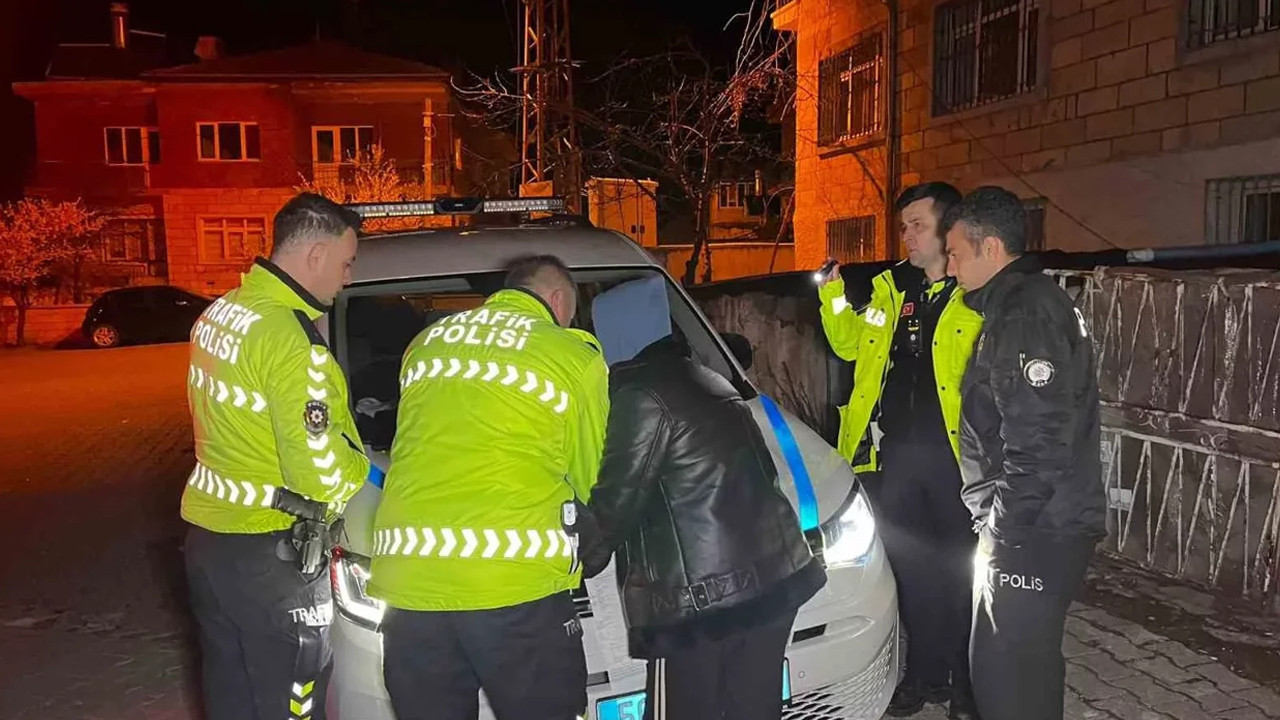 Trafik kazası sonrası "müsait bir yere çekeceğim" diyerek aracı alıp kaçtı