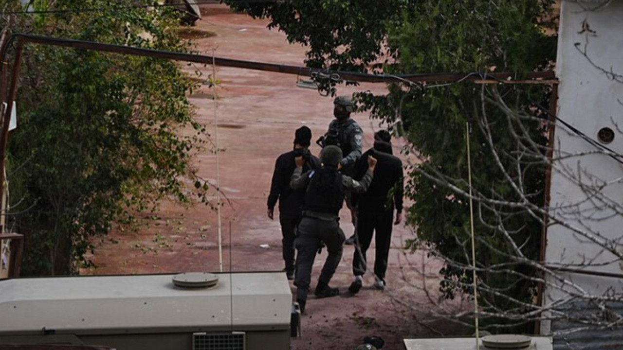 Doğu Kudüs'te gece baskını: 10 Filistinli gözaltına alındı