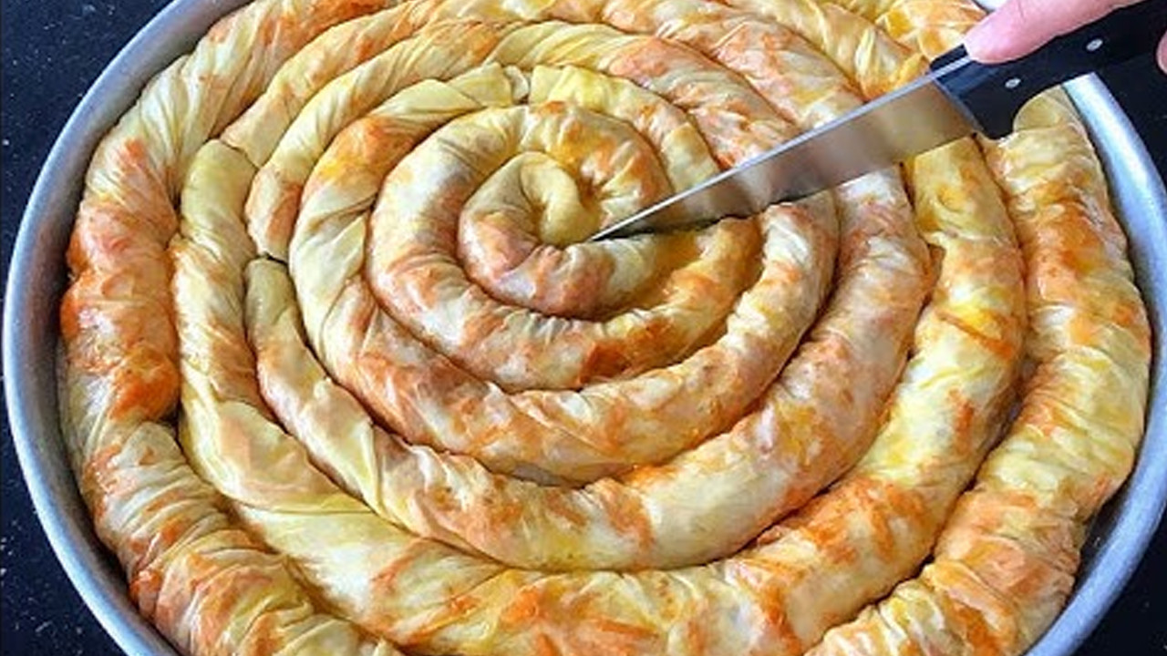 Hem hafif hem lezzetli: Adım adım kabak böreği yapılışı