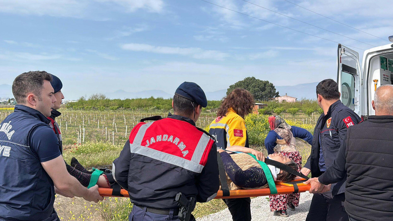 Lastiği fırlayan traktör kontrolden çıktı: İki kadın yaralandı