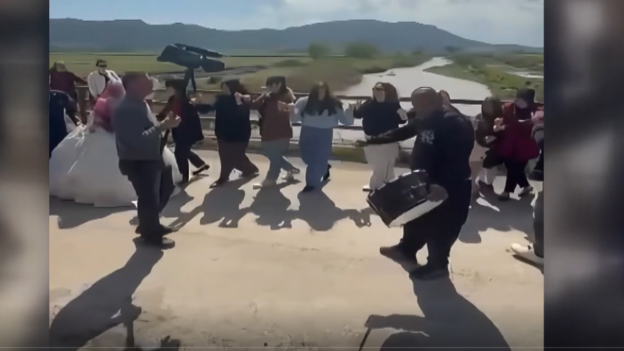 Türkü gerçek oldu: Davul zurna biran durmadı: Köprüden geçen gelin ilgi odağı