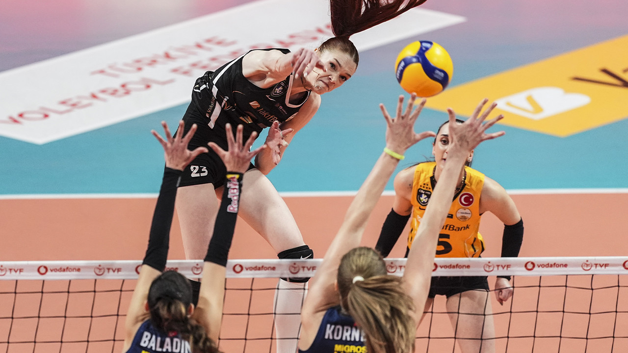 Vakıfbank final serisinde Fenerbahçe'yi yenerek avantajı yakaladı