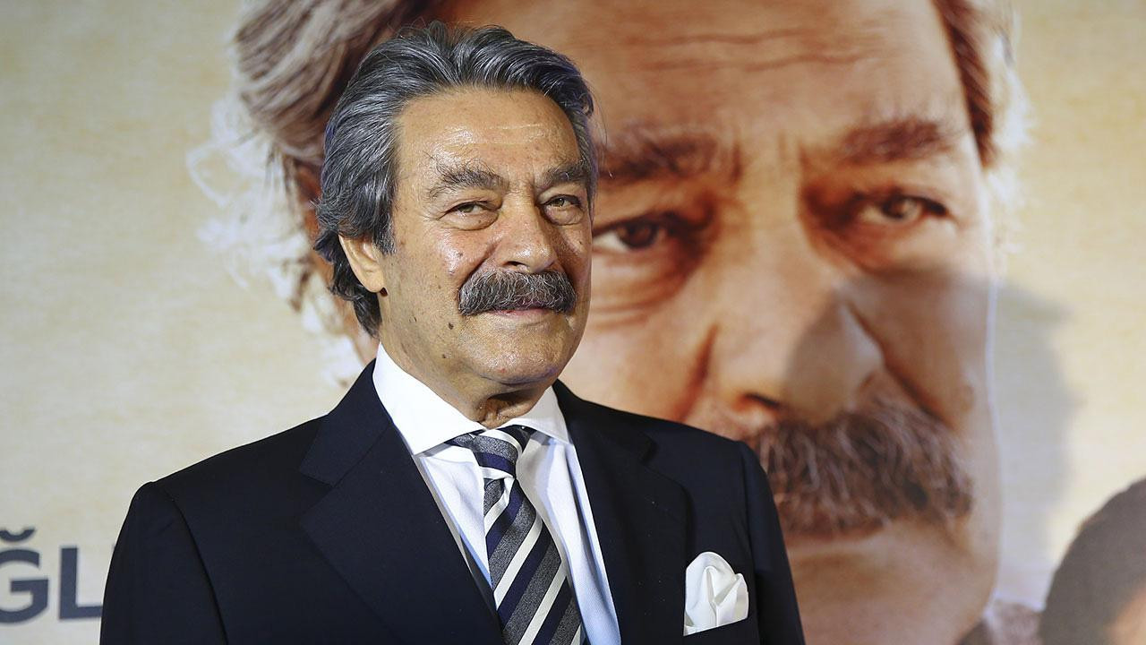 Yeşilçam'ın efsane ismi Kadir İnanır ayağa kalktı: Tedavi sonrası ilk görüntü umutlandırdı