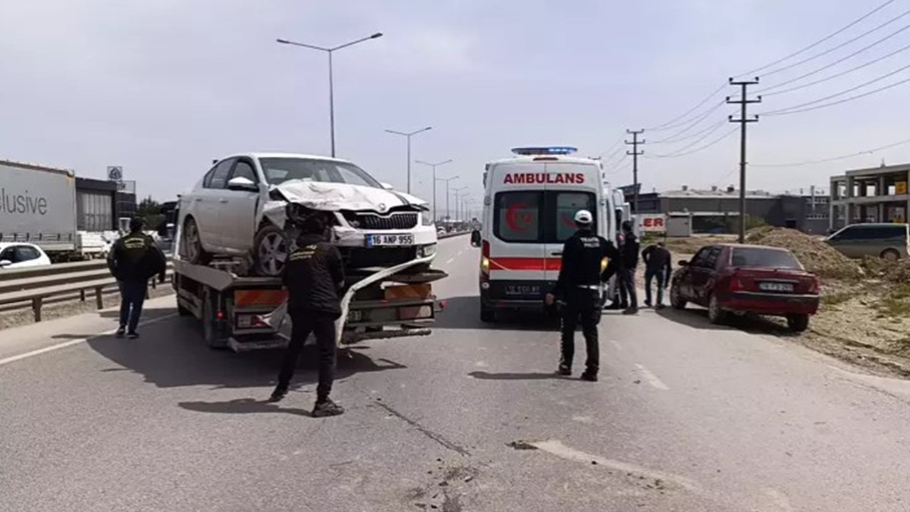 4 araç birbirine girdi: 1'i çocuk 5 yaralı