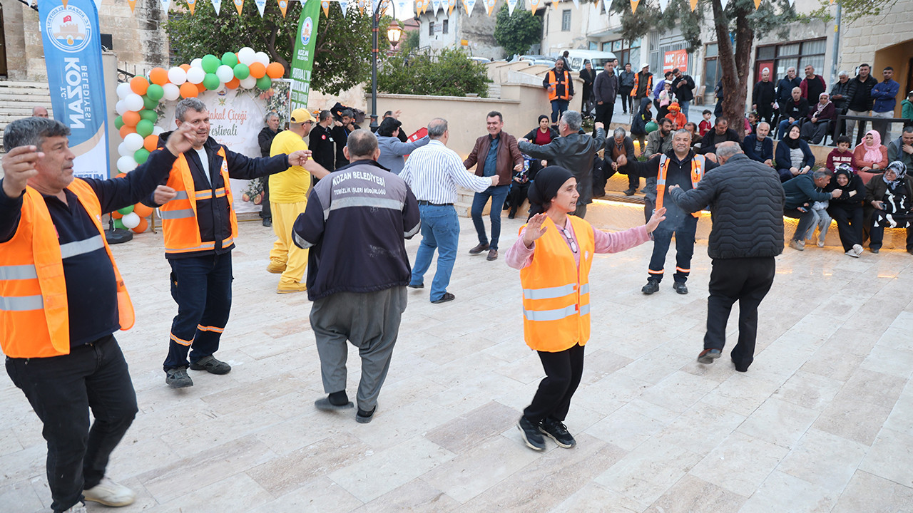 Festival alanınında sıcak anlar: Hem temizlediler hem eğlendiler