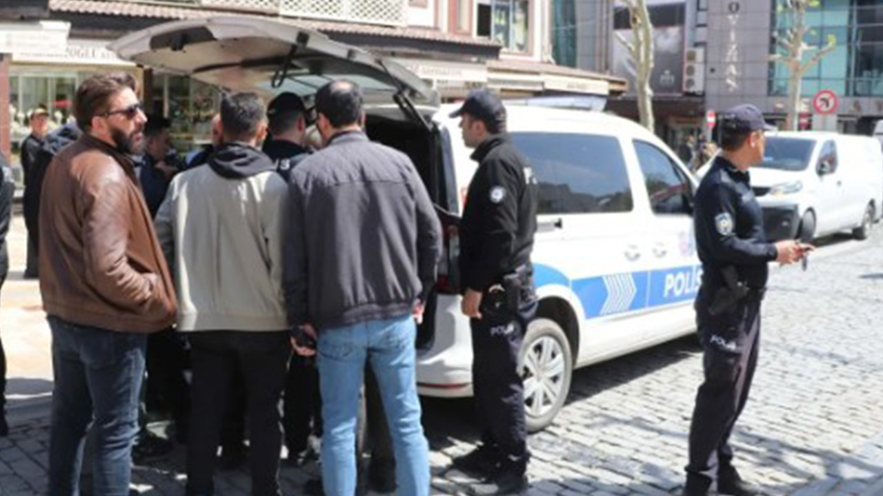 Döviz bürosunda kanlı kavga: 1 yaralı var