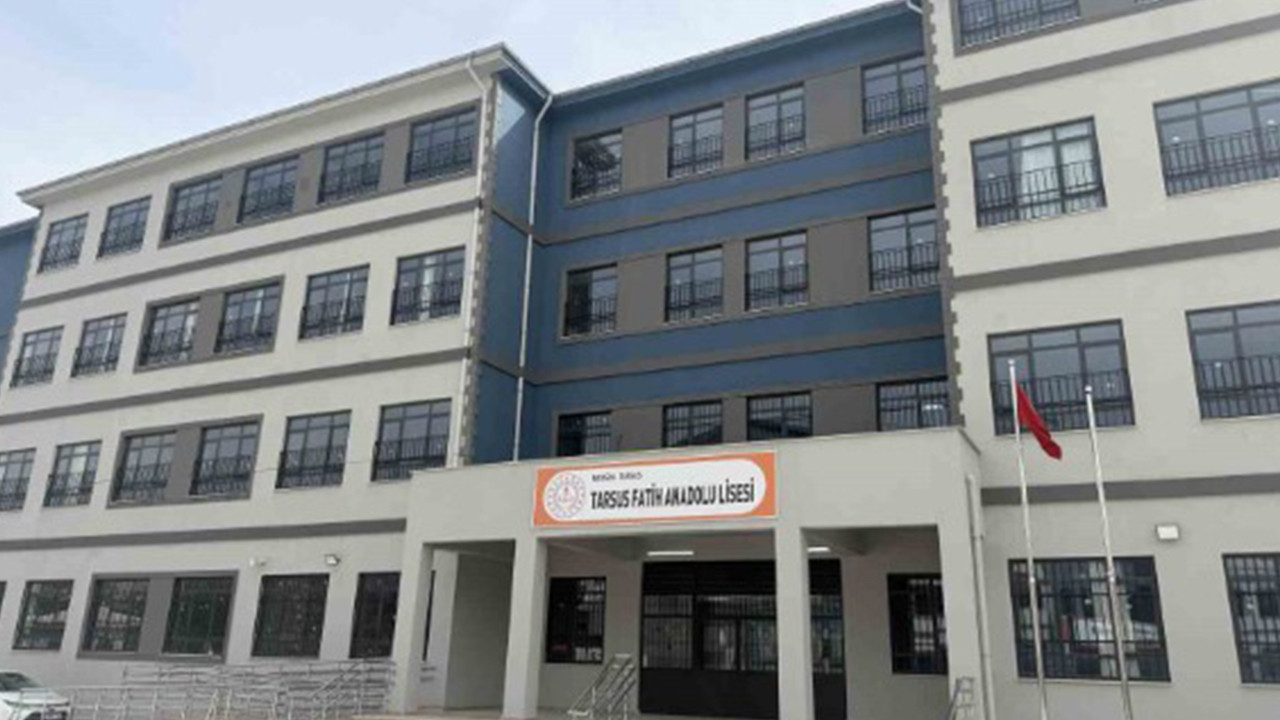 Lise öğrencisi okulda silahla yakalandı