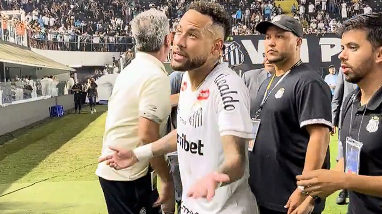 Neymar çılgına döndü: Santos taraftarına 'Şişman' diye bağırdı