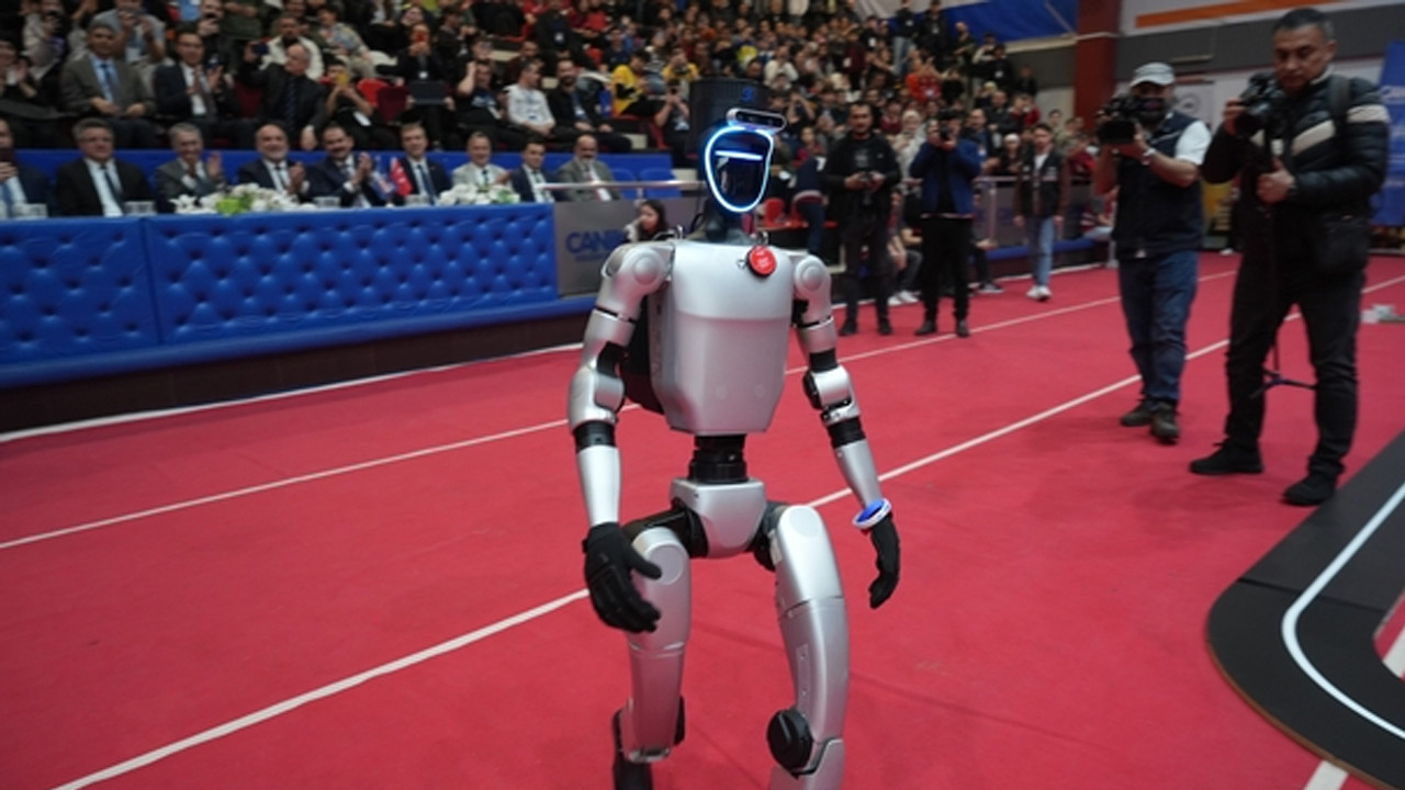 Samsun’da genç kaşifler robotlarıyla sahnede