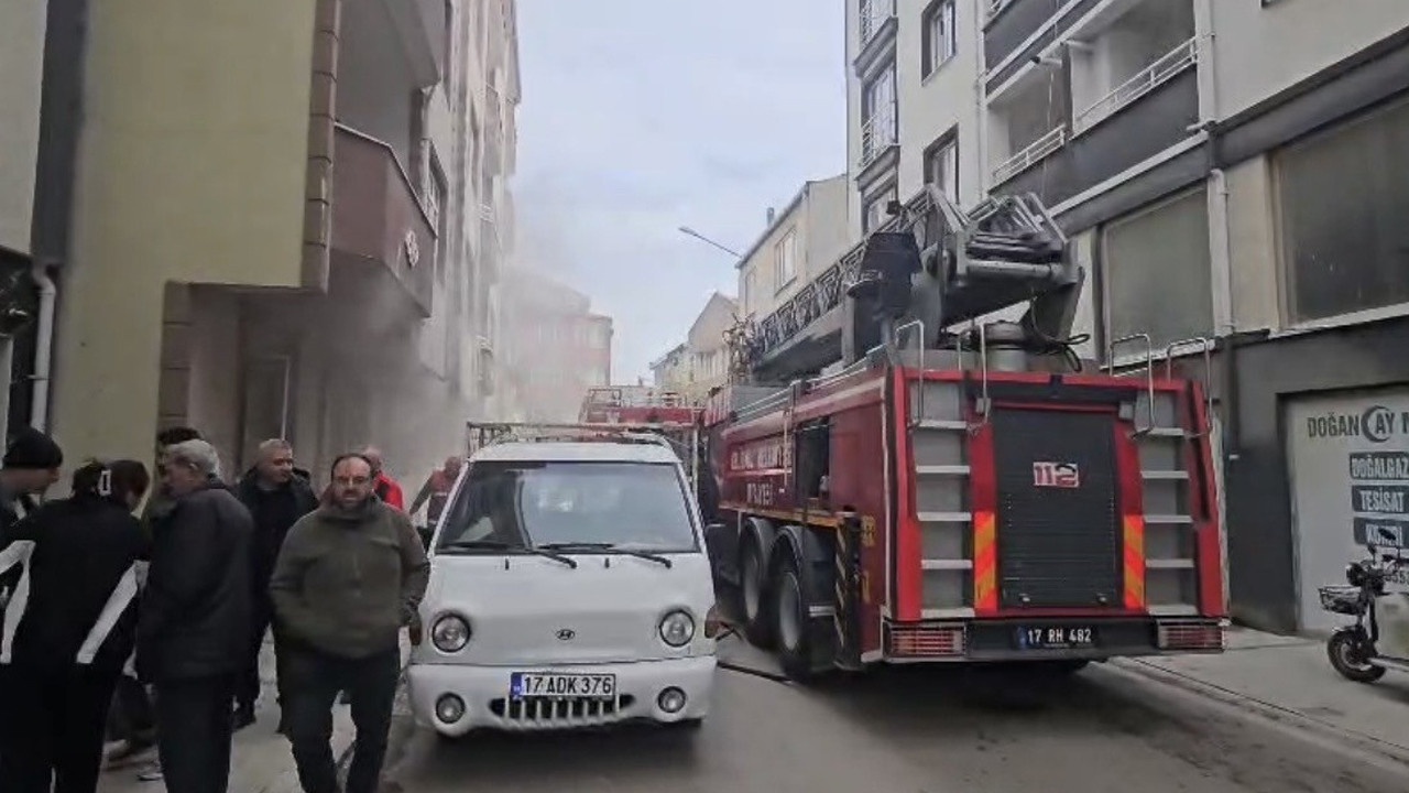 Apartmanda çıkan yangın korkuttu