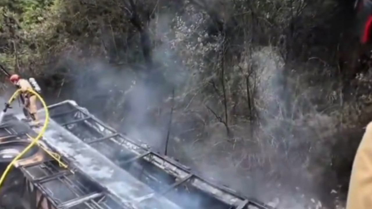 Ekvador'da yolcu otobüsünün uçuruma yuvarlanması sonucu 11 kişi öldü