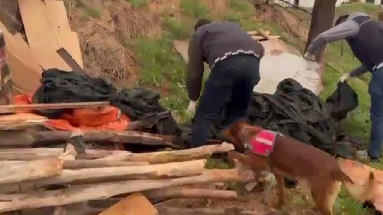 Jandarmadan nokta operasyon: Toprağa gizlenmiş uyuşturucu zulası patladı