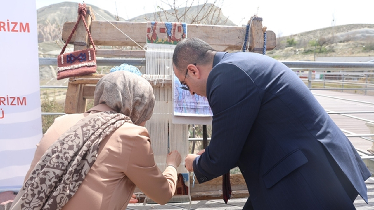 Kapadokya’da turistler halı dokudu
